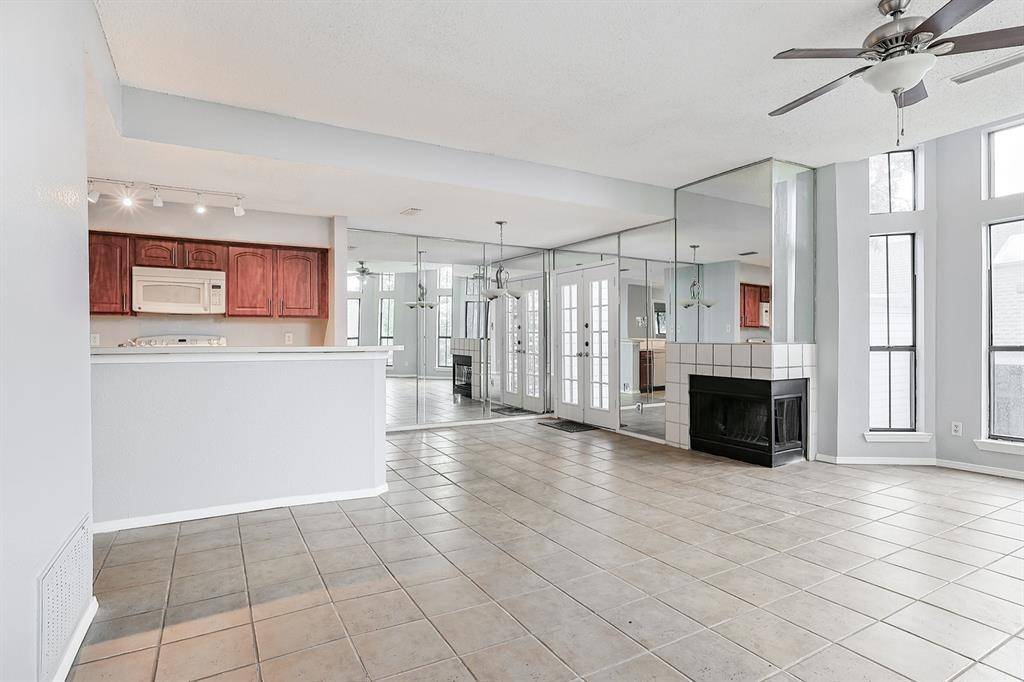 3420 Country Club Drive W #214, Irving, TX 75038