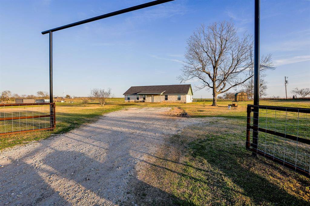 1727 Lcr 124, Mount Calm, TX 76673