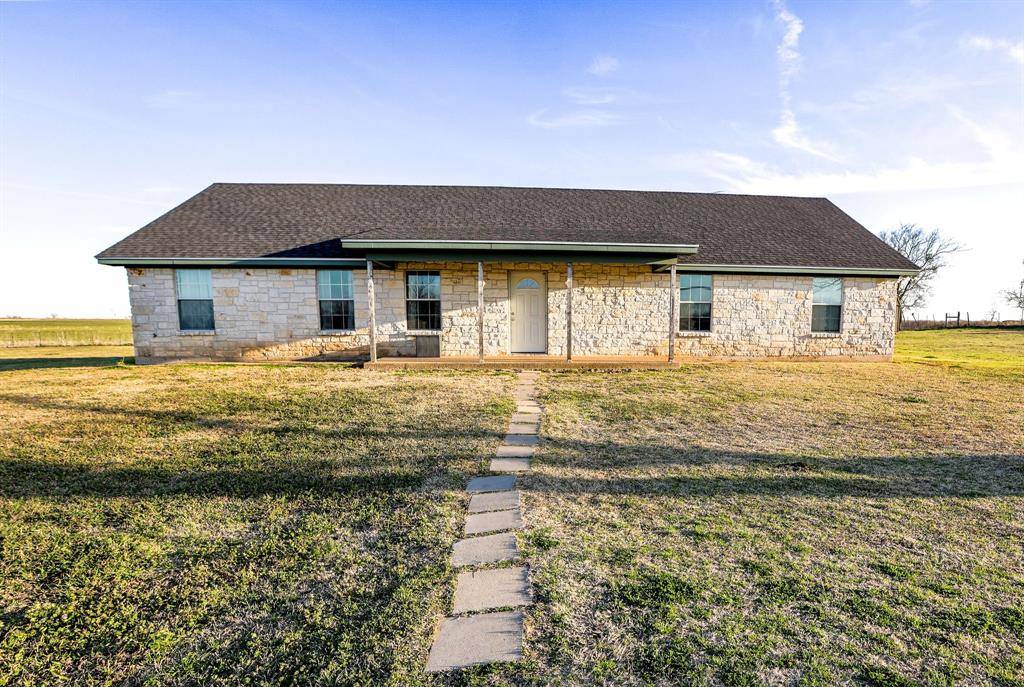 1727 Lcr 124, Mount Calm, TX 76673