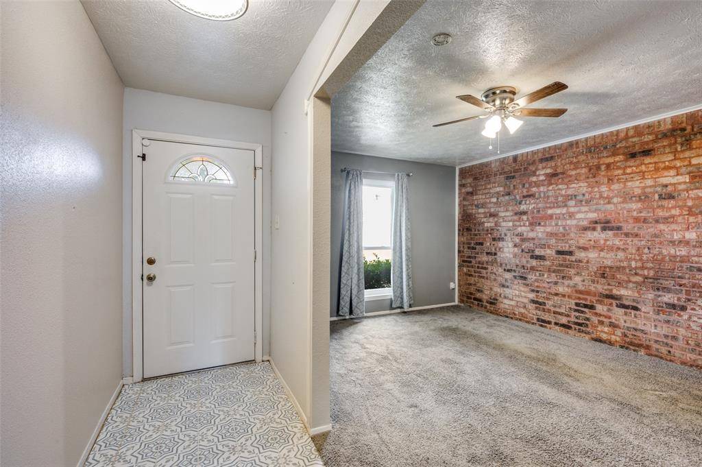 82 E Mountain Creek Drive E #19, Grand Prairie, TX 75052