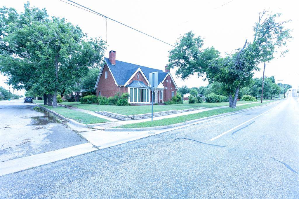 1001 W Walnut Street, Coleman, TX 76834