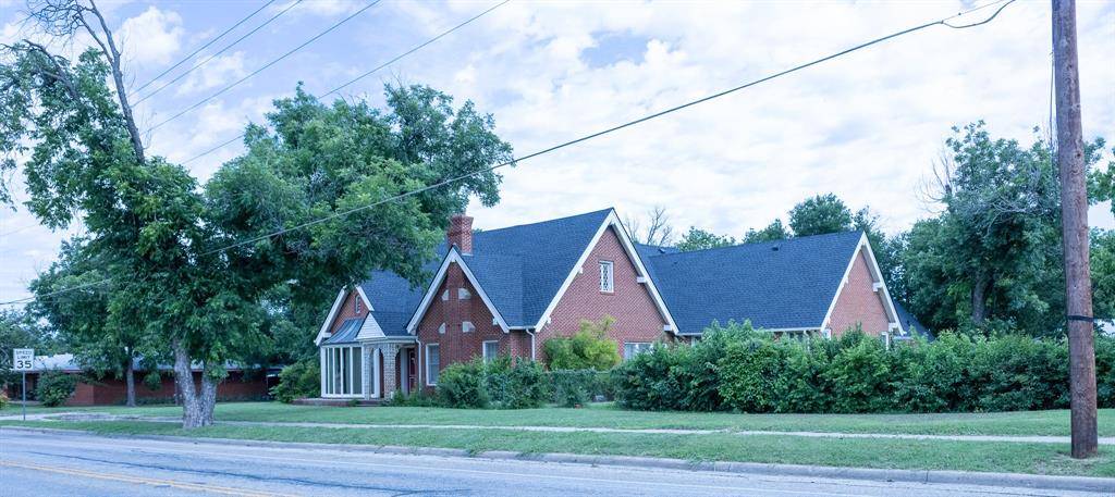 1001 W Walnut Street, Coleman, TX 76834