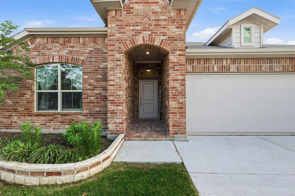 1044 Blackhorse Trail, Fort Worth, TX 76247