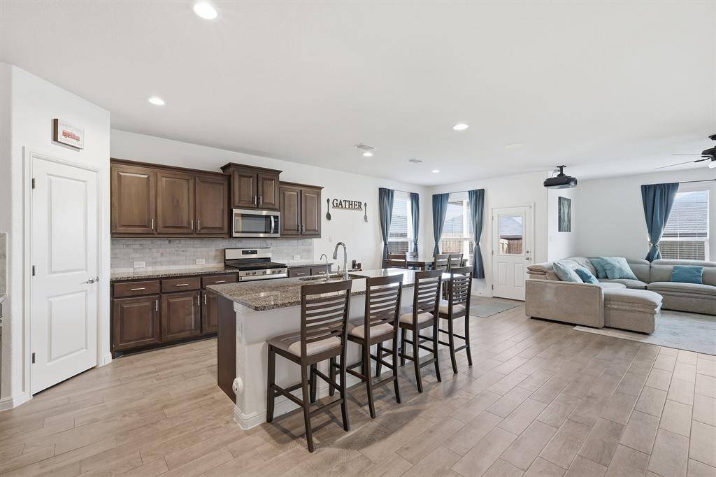 1044 Blackhorse Trail, Fort Worth, TX 76247