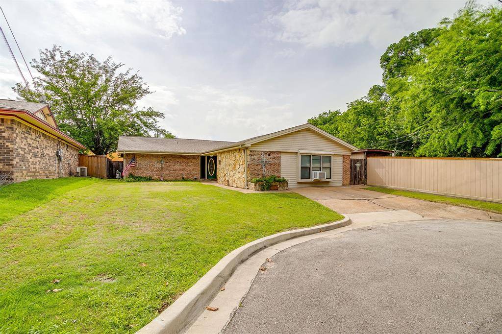211 Cottonwood Street, Weatherford, TX 76086