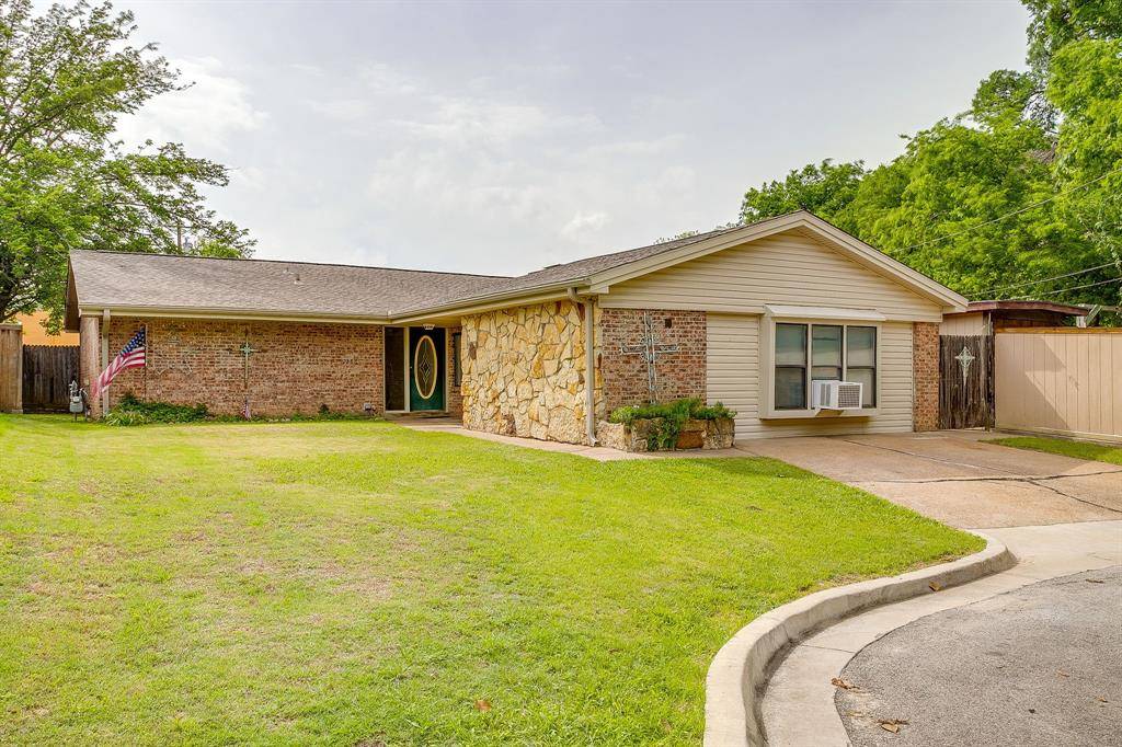 211 Cottonwood Street, Weatherford, TX 76086