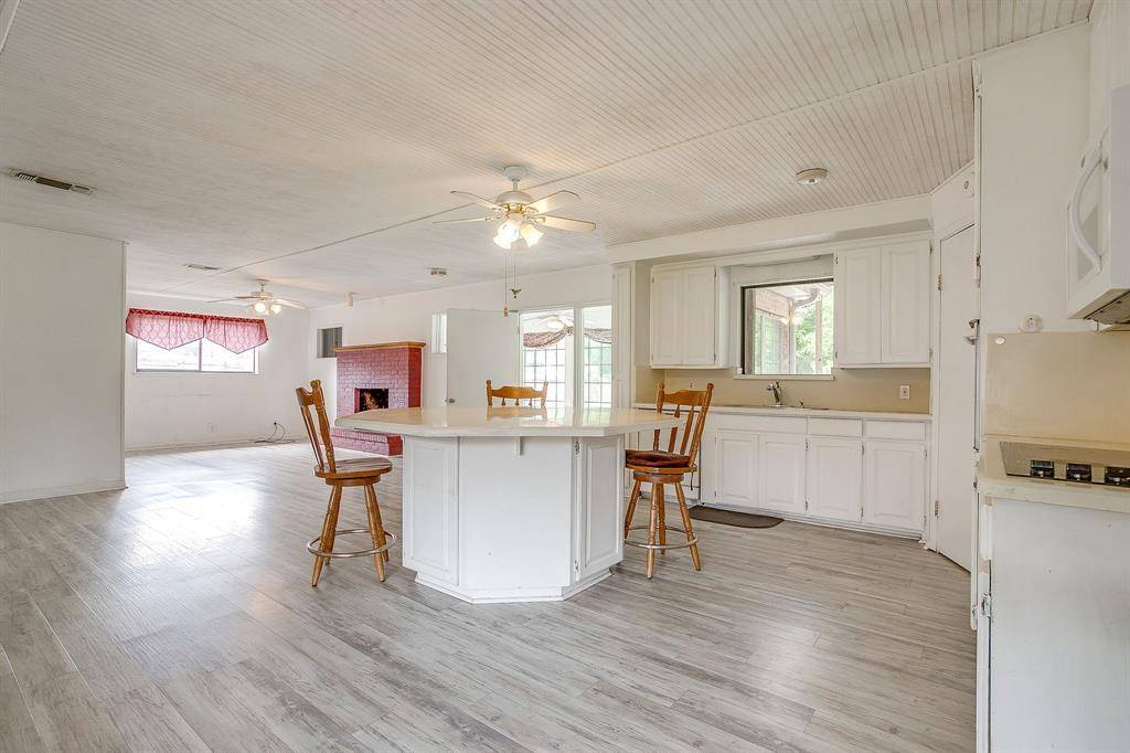 211 Cottonwood Street, Weatherford, TX 76086