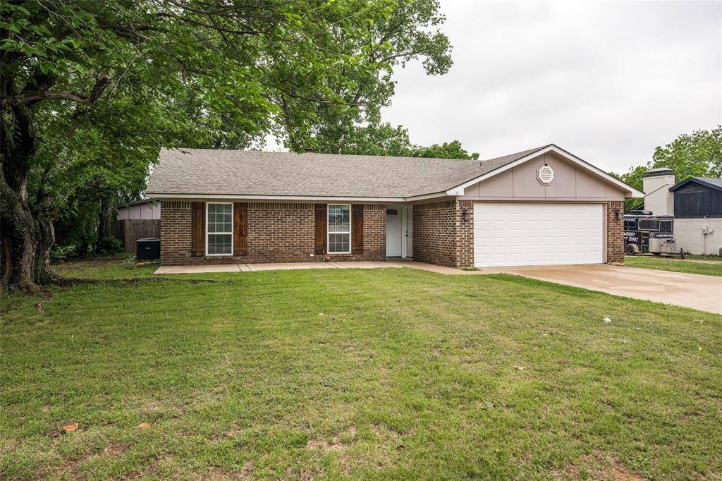 812 Ridgeway Road, Joshua, TX 76058