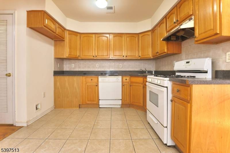 306 Marshall St, Elizabeth City, NJ 07206