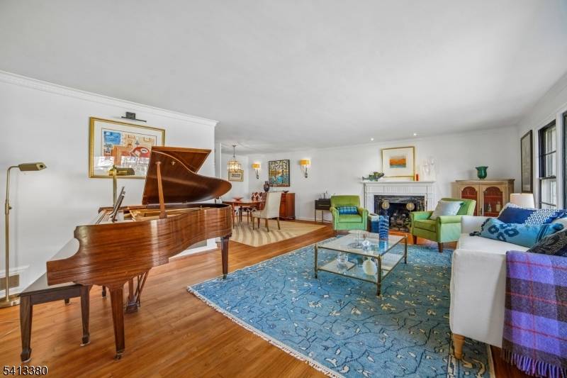 101 Essex Rd, Summit City, NJ 07901