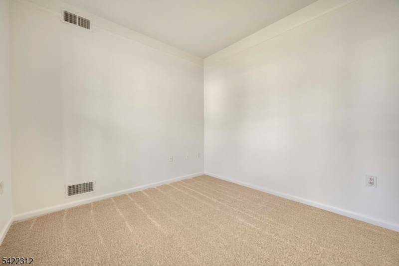 87 Kensington Cir, White Twp., NJ 07823