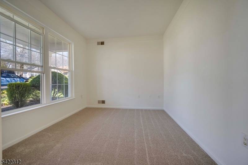 87 Kensington Cir, White Twp., NJ 07823