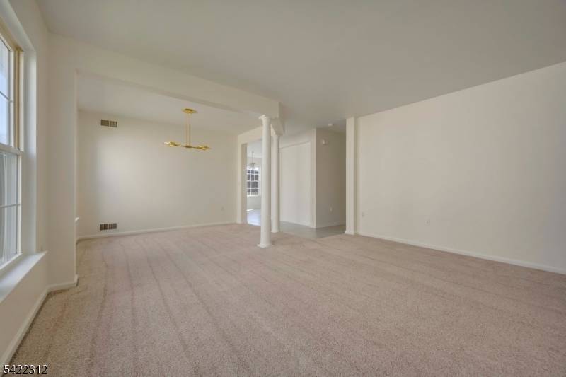 87 Kensington Cir, White Twp., NJ 07823