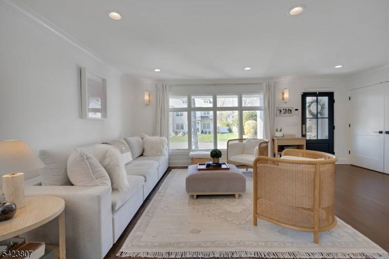 98 N Summit Ave, Chatham Boro, NJ 07928