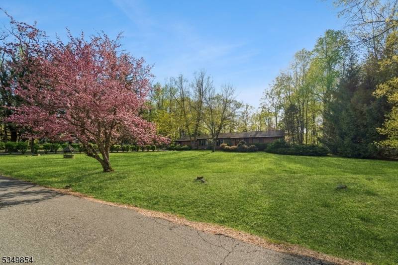 13 Skyline Dr, Warren Twp., NJ 07059