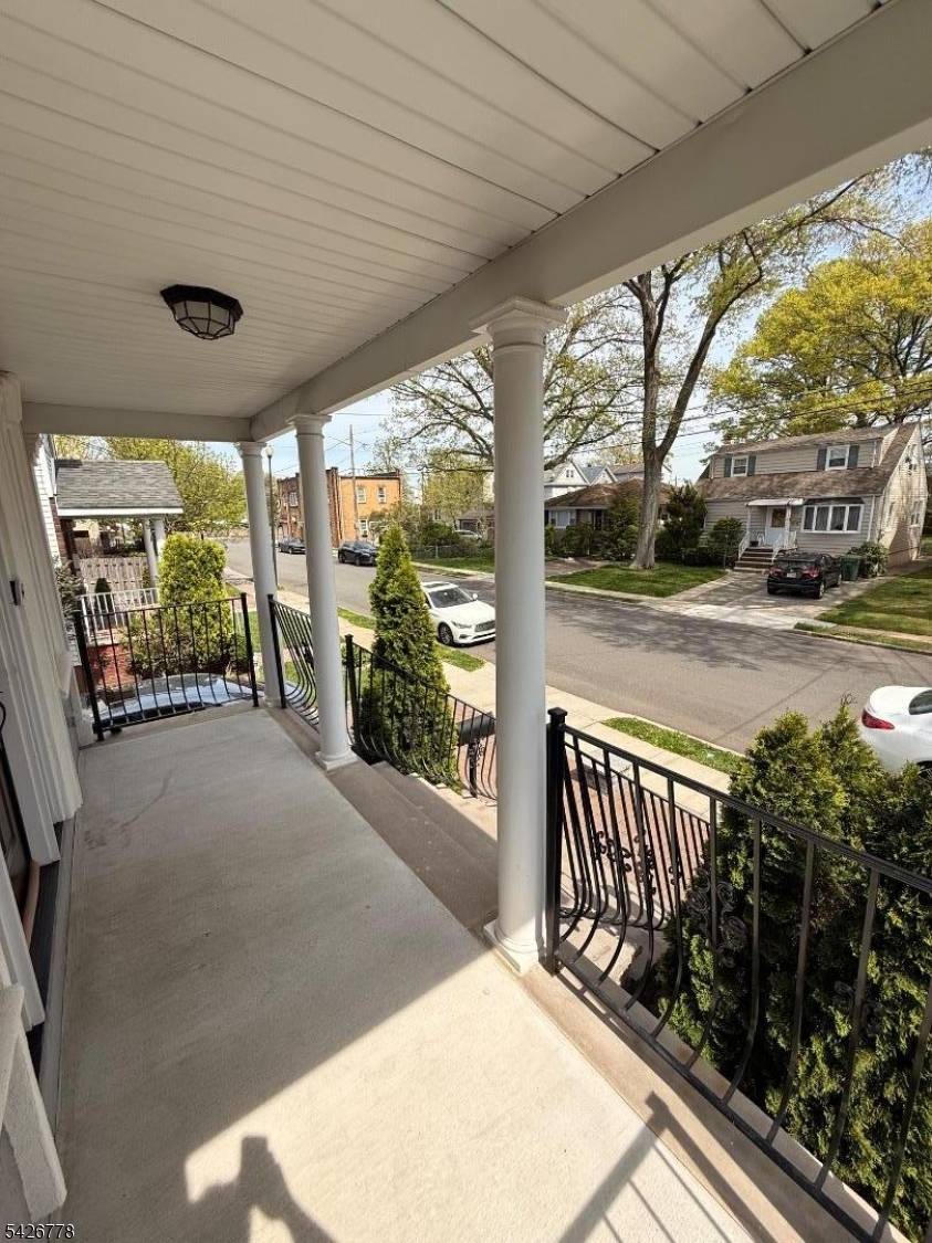 555 Hussa St, Linden City, NJ 07036