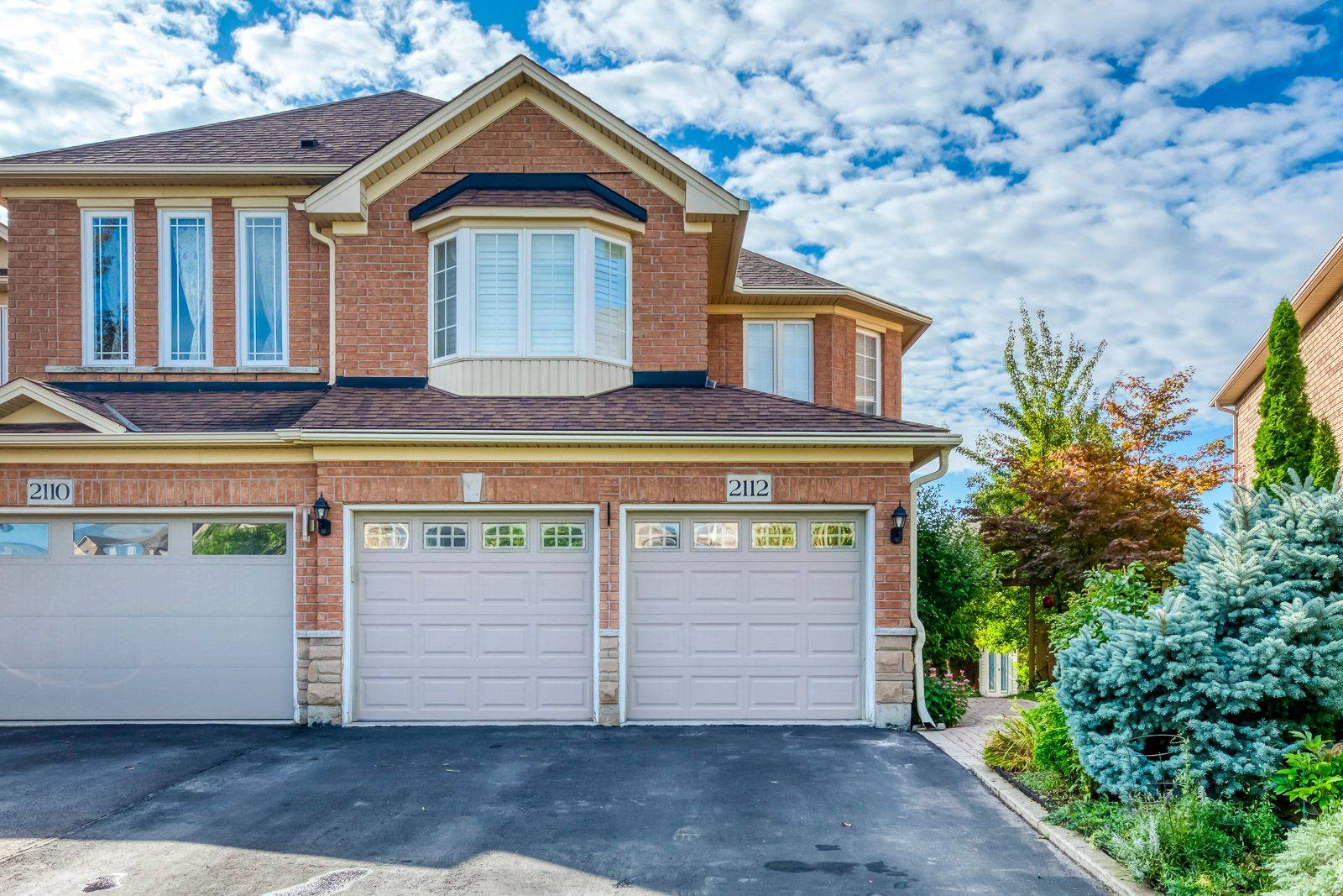 2112 Redstone CRES, Oakville, ON L6M 5B2