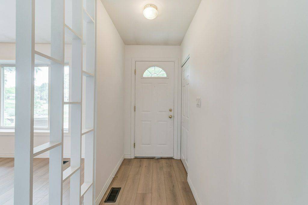 1334 Langdale CRES, Oakville, ON L6H 2K8