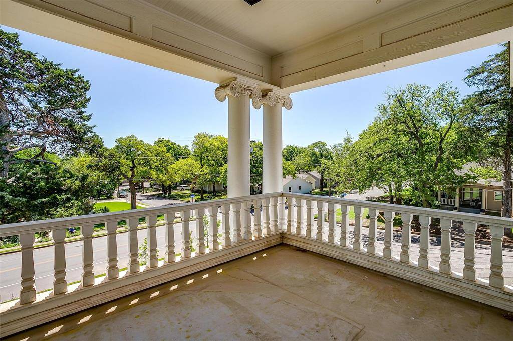 708 S Waco Street, Weatherford, TX 76086