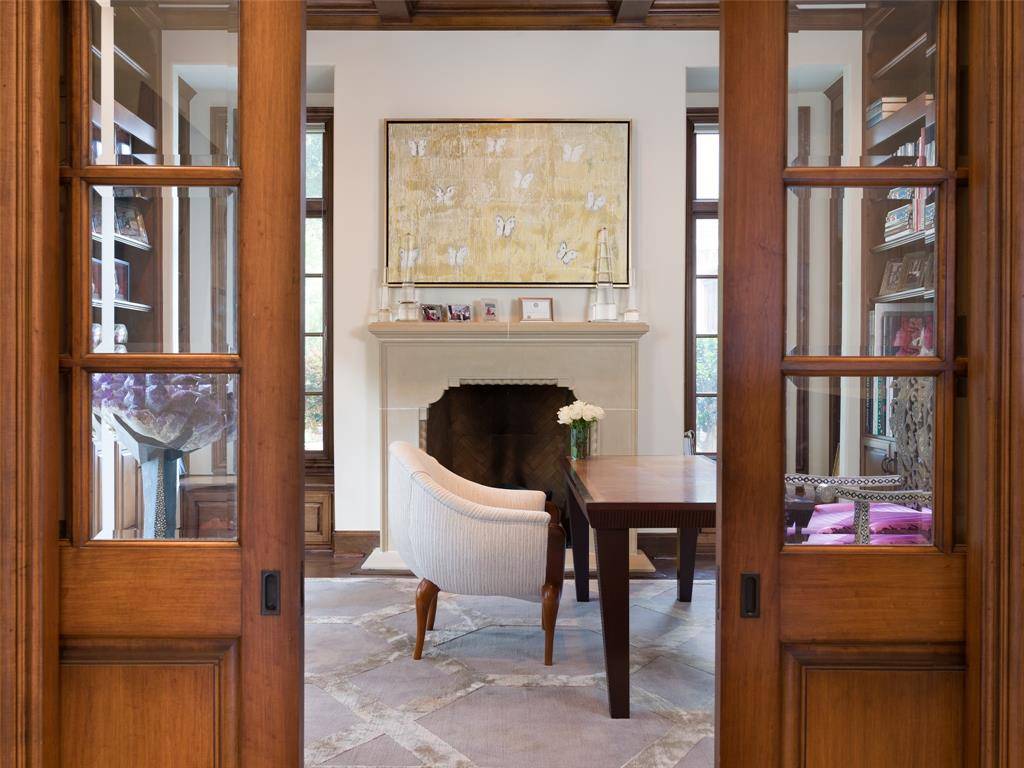 6442 Lakehurst Avenue, Dallas, TX 75230