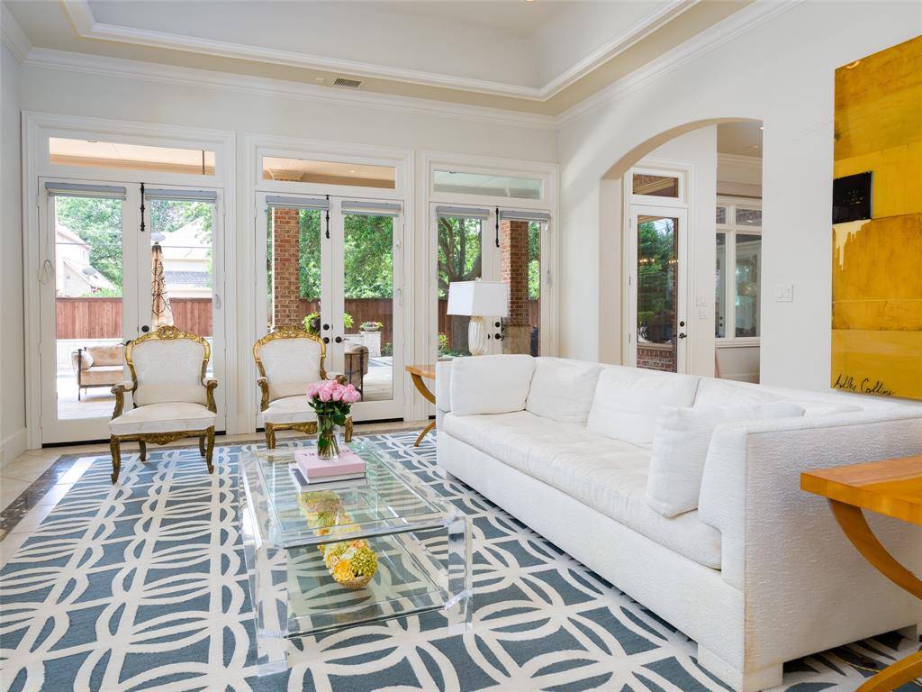 6442 Lakehurst Avenue, Dallas, TX 75230