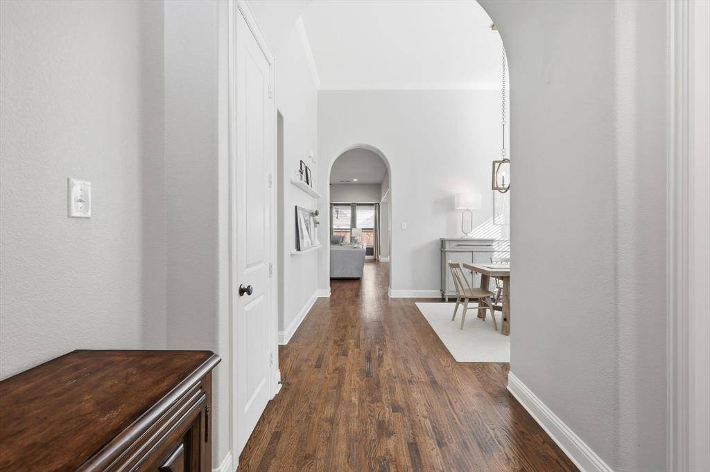 1008 W Bluff Way, Roanoke, TX 76262