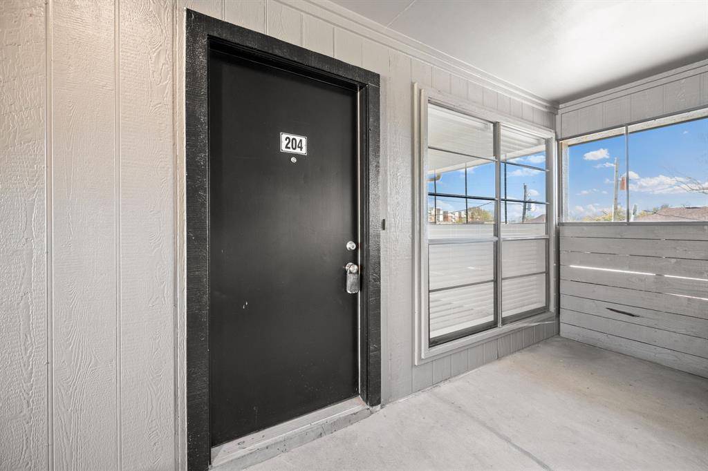 320 E 4th Street #204, Arlington, TX 76010