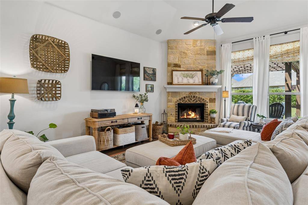 1046 Finsbury Lane, Forney, TX 75126