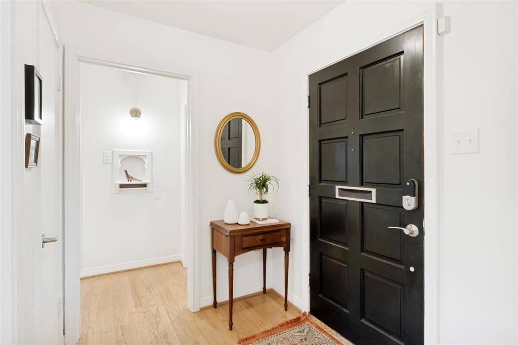 559 Aqua Drive, Dallas, TX 75218