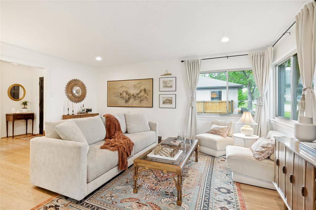 559 Aqua Drive, Dallas, TX 75218