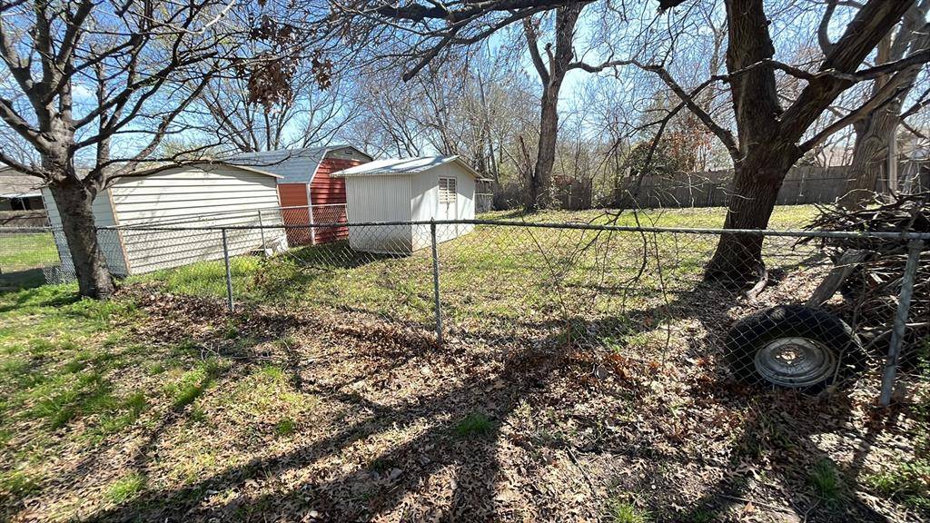 1002 SE 2nd Street, Grand Prairie, TX 75051