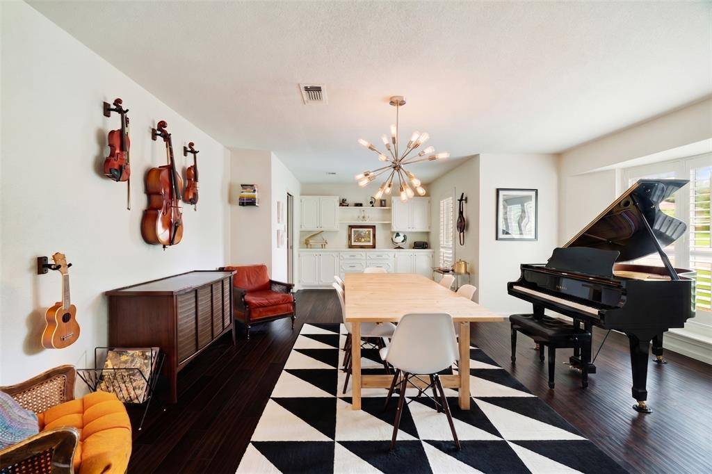 2745 Simpson Street, Paris, TX 75460