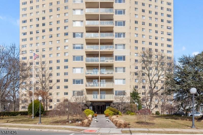 377 S Harrison St #9G, East Orange City, NJ 07018