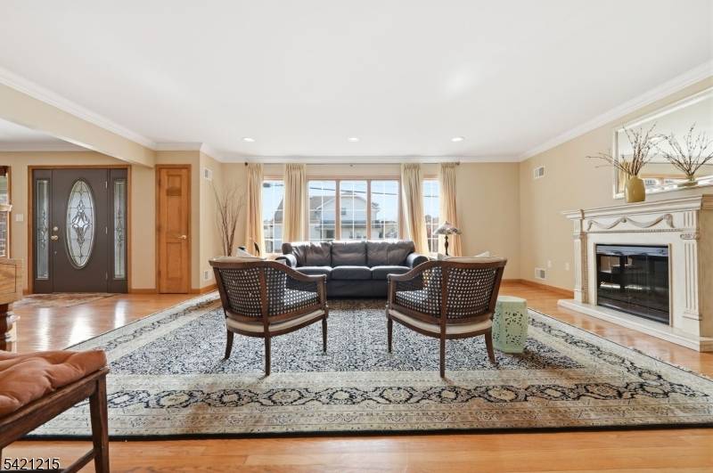 16 Arlington Blvd, North Arlington Boro, NJ 07031