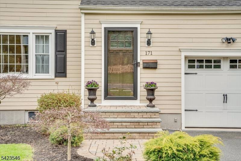 171 Hillside Ave, Chatham Boro, NJ 07928