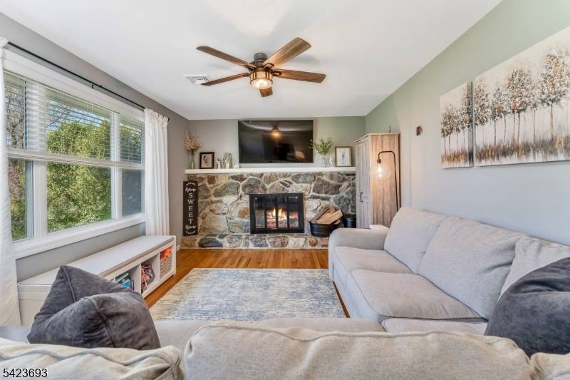 64 Ellis Rd, Holland Twp., NJ 08848