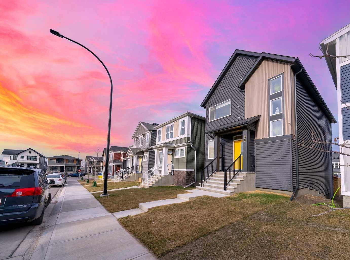 30 Edith MNR NW, Calgary, AB T3R1Y7