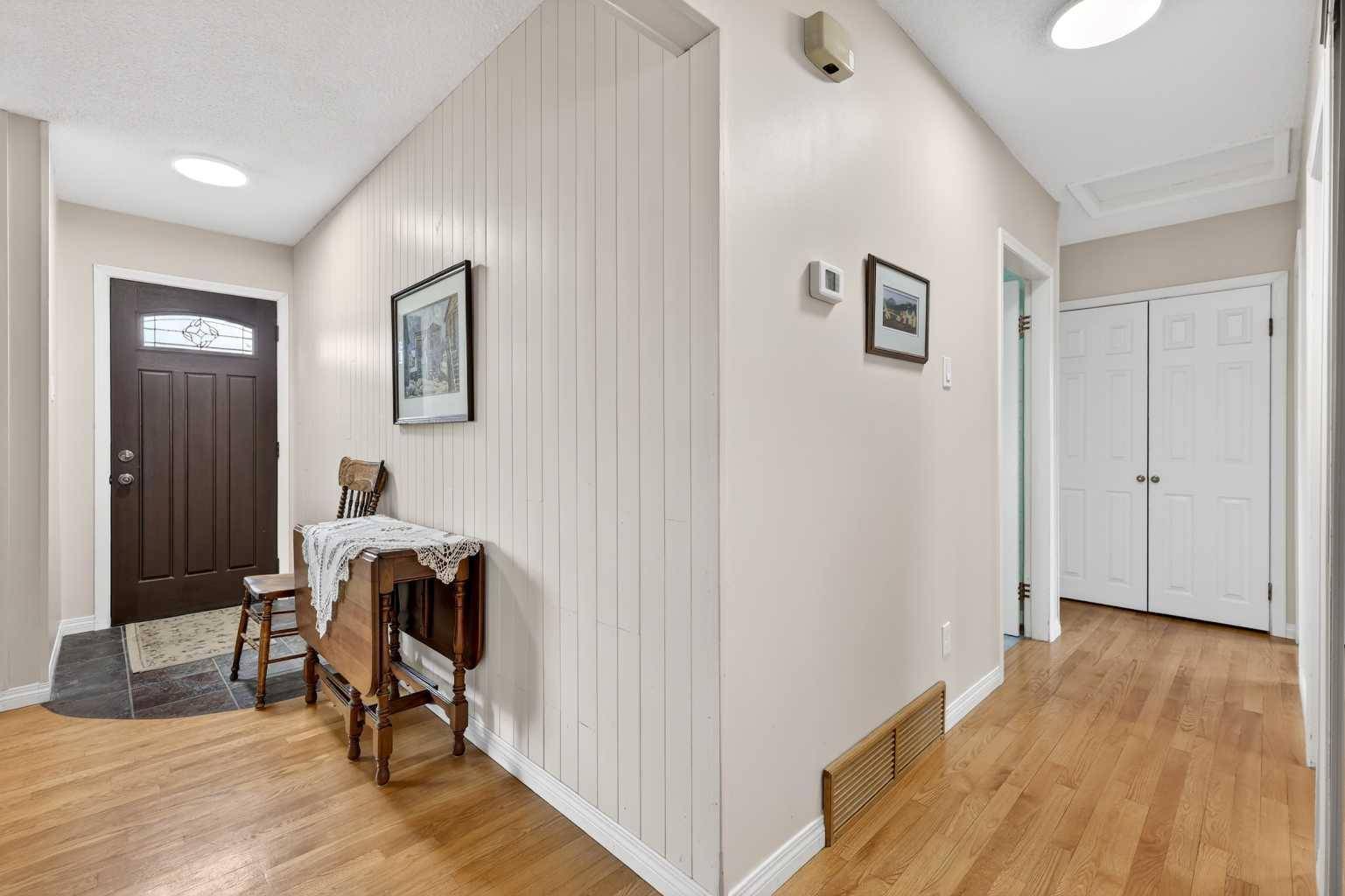 1415 108 AVE SW, Calgary, AB T2W 0C6