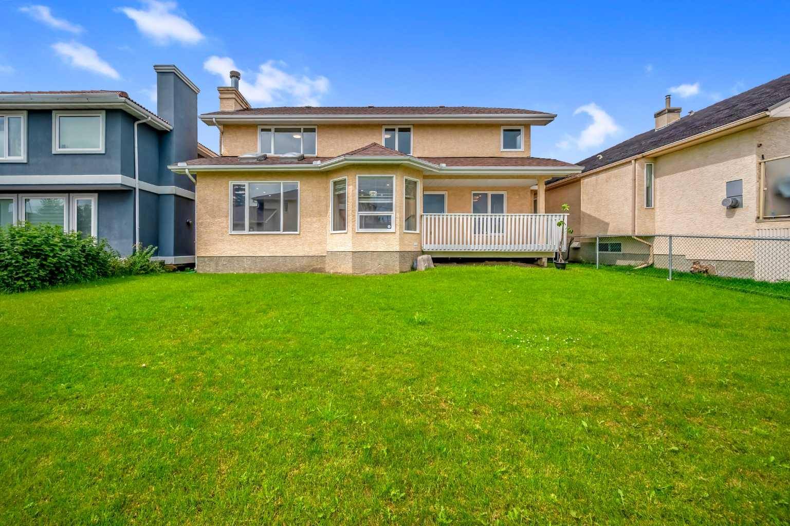 208 Coral Shores Bay NE, Calgary, AB T3J 3J6