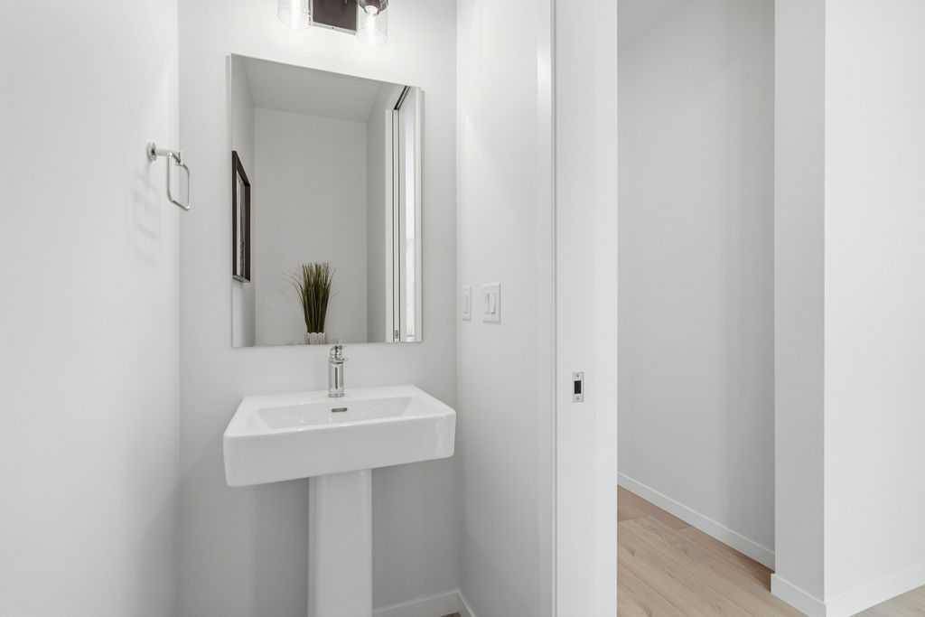 259 Marnot GRV NW, Calgary, AB T3J2J5