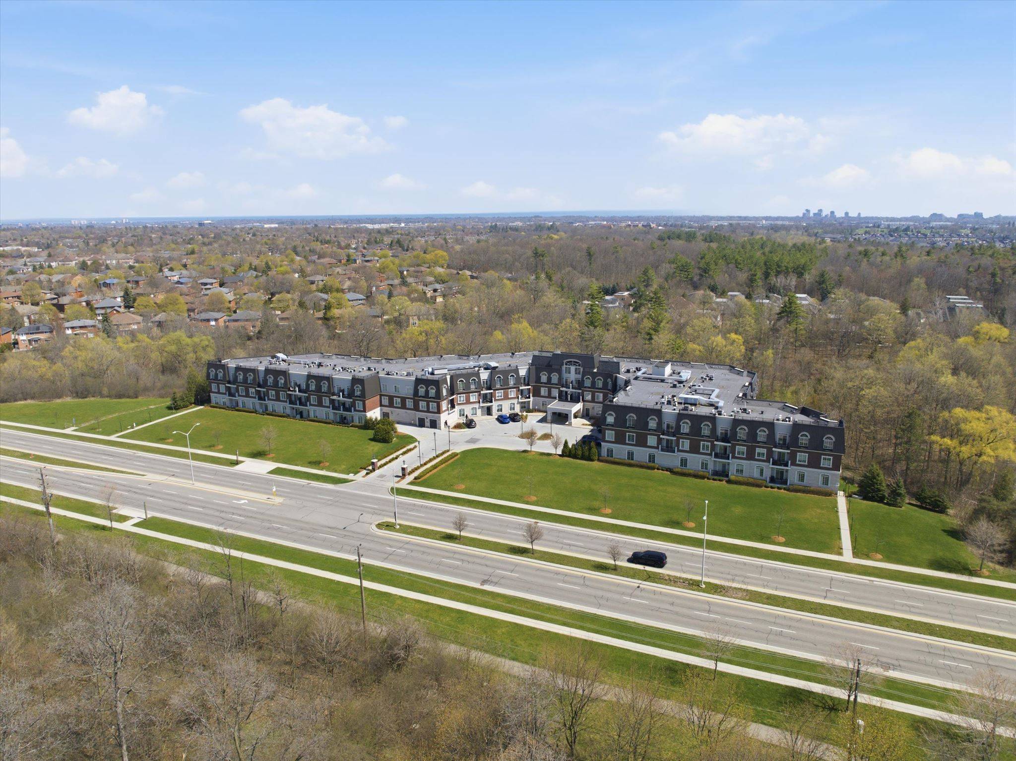 2300 Upper Middle RD W #304, Oakville, ON L6M 0T4