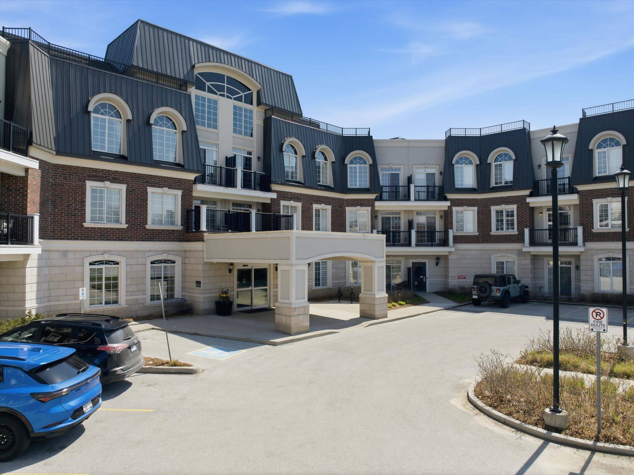 2300 Upper Middle RD W #304, Oakville, ON L6M 0T4