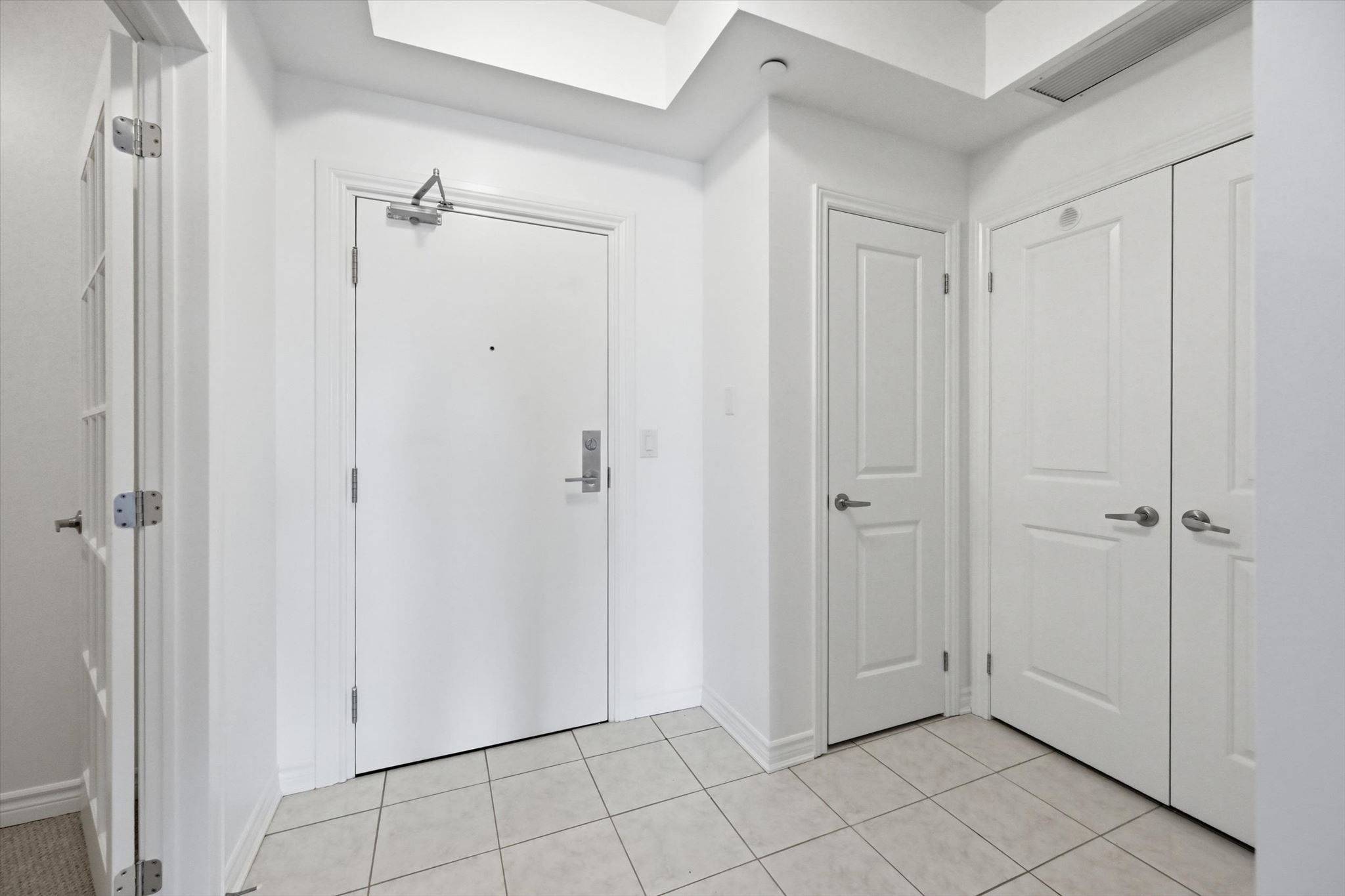 2300 Upper Middle RD W #304, Oakville, ON L6M 0T4