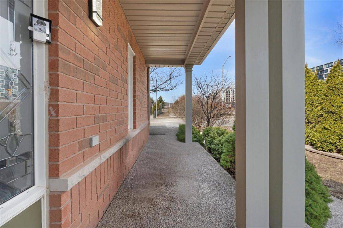 3050 Highvalley RD, Oakville, ON L6M 5H4