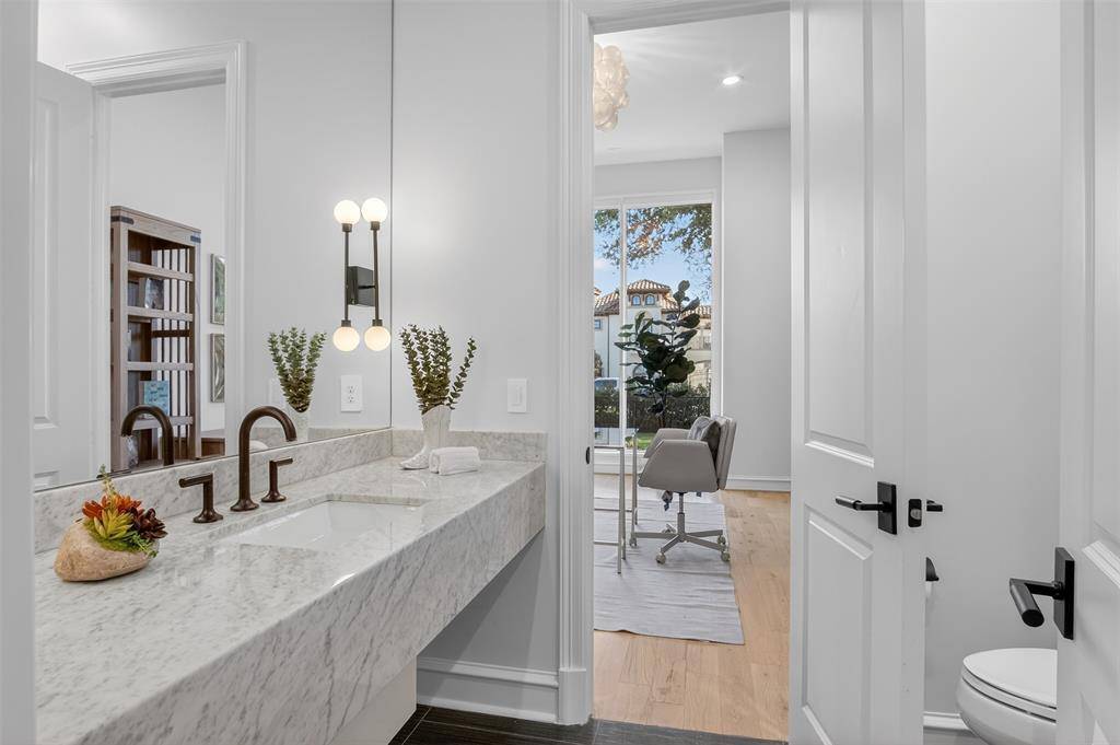 6011 Lakehurst Avenue, Dallas, TX 75230