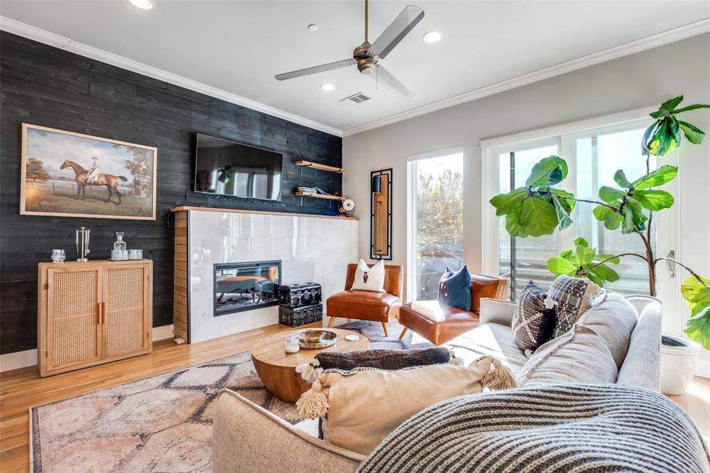 1262 N Prairie Avenue, Dallas, TX 75204