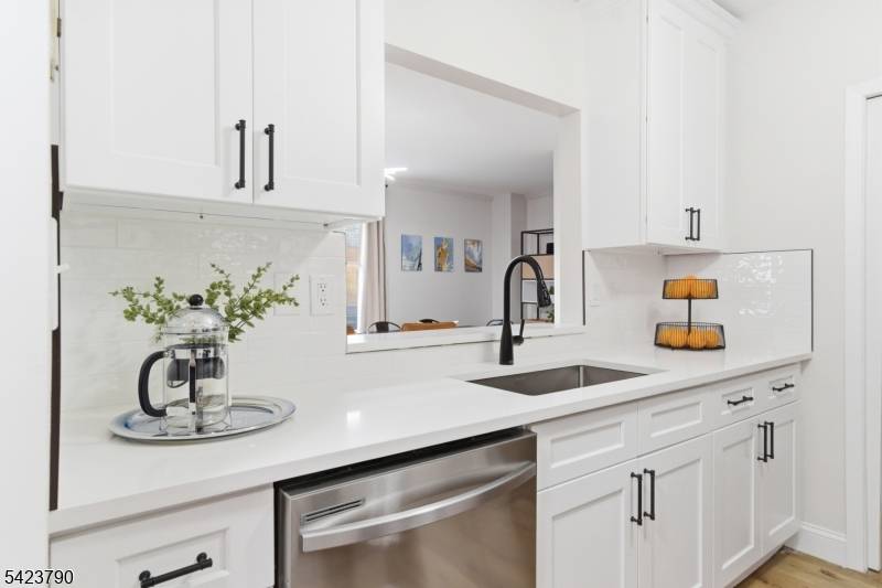 200 Paterson Ave 1A, East Rutherford Boro, NJ 07073