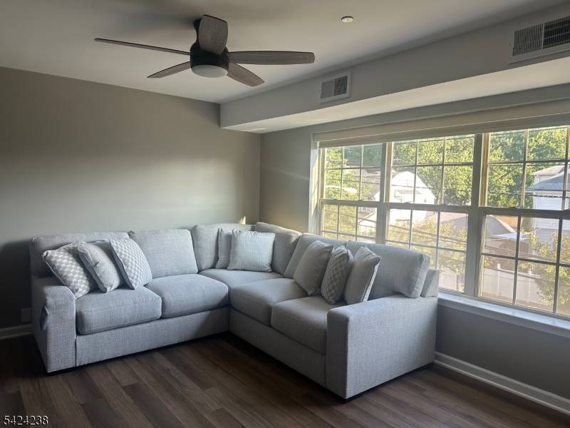 594-596 Jefferson Ave #203, Elizabeth City, NJ 07201