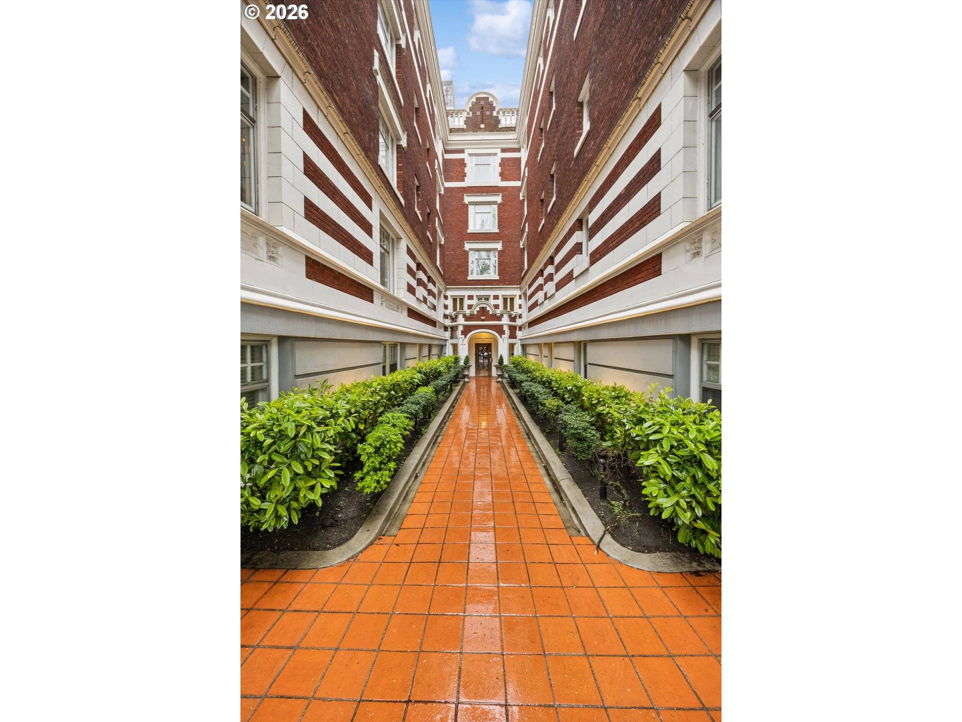 1811 NW COUCH ST #202, Portland, OR 97209