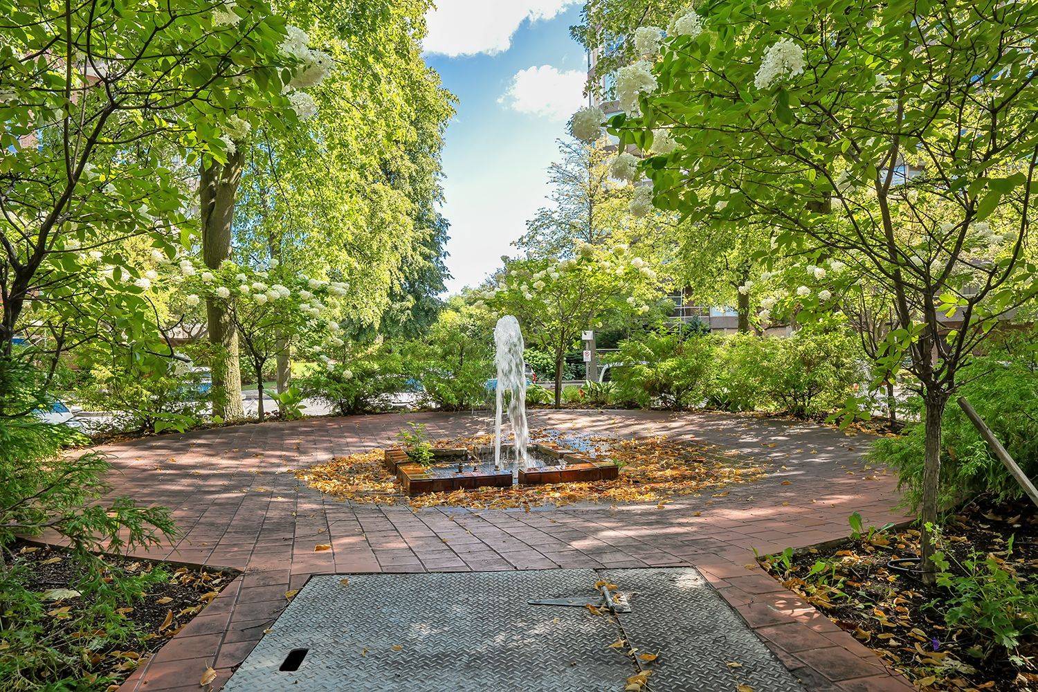 1901 Pilgrims WAY #706, Oakville, ON L6M 2W9